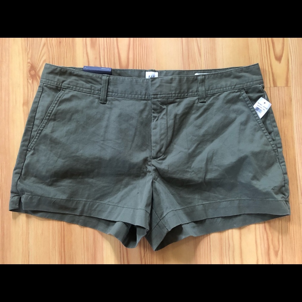 Ladies Gap Stretch City Short NWT Size 14